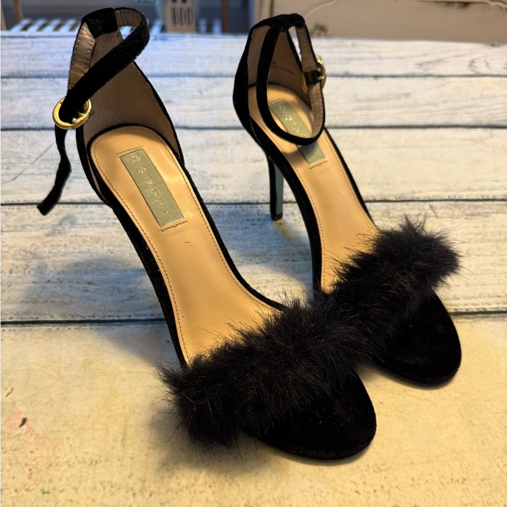 Betsy Johnson cocktail formal black velvet faux fur open toe high heels. 8.5 - Picture 2 of 10